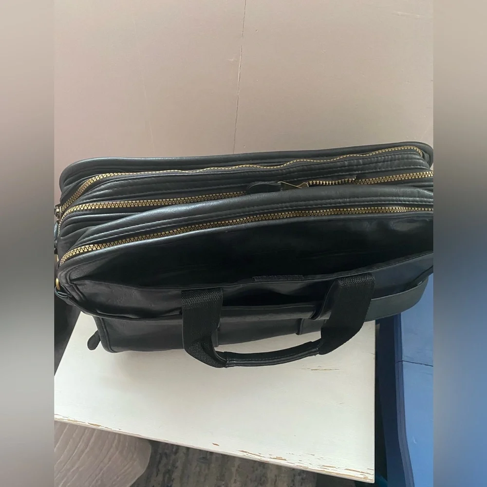 Men’s black leather business briefcase – perfect for office and travel
